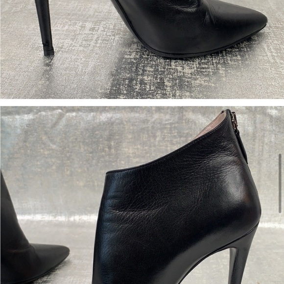 HP Shoe Party 🎉 MIU MIU BLACK LEATHER
HEELED BOOTIES SIZE 39 (orig $1450) - Picture 3 of 7